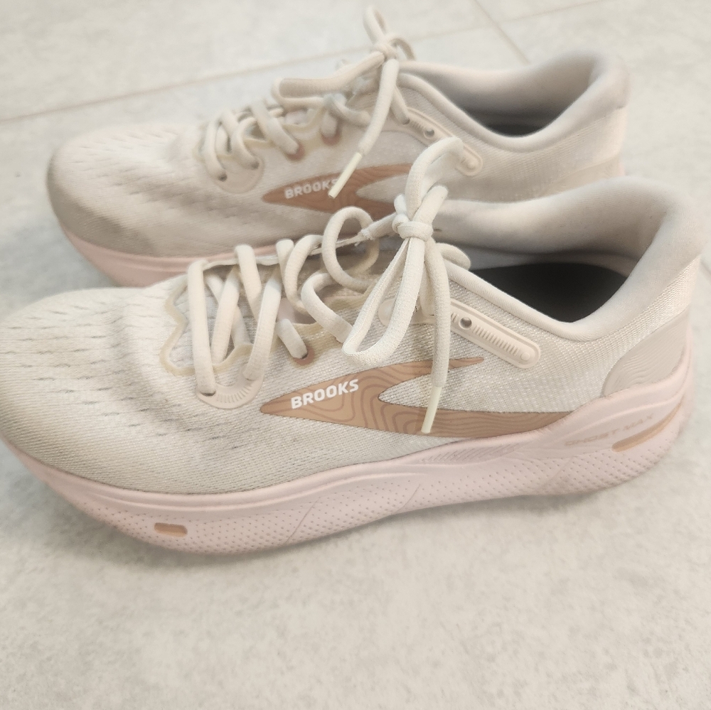 Brooks Women's Ghost Max Running Shoes, Sz8